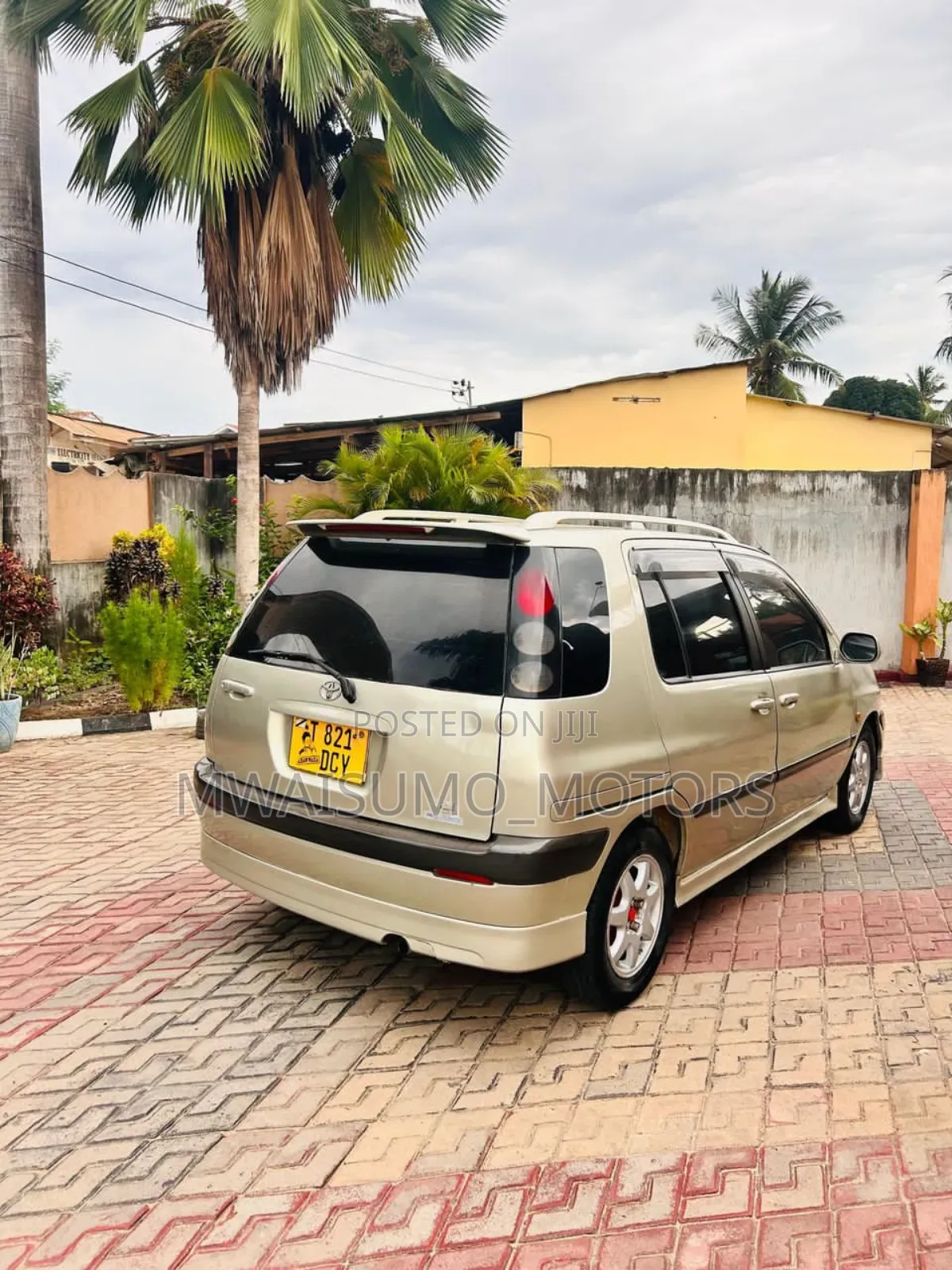Toyota Raum 2002 Gold