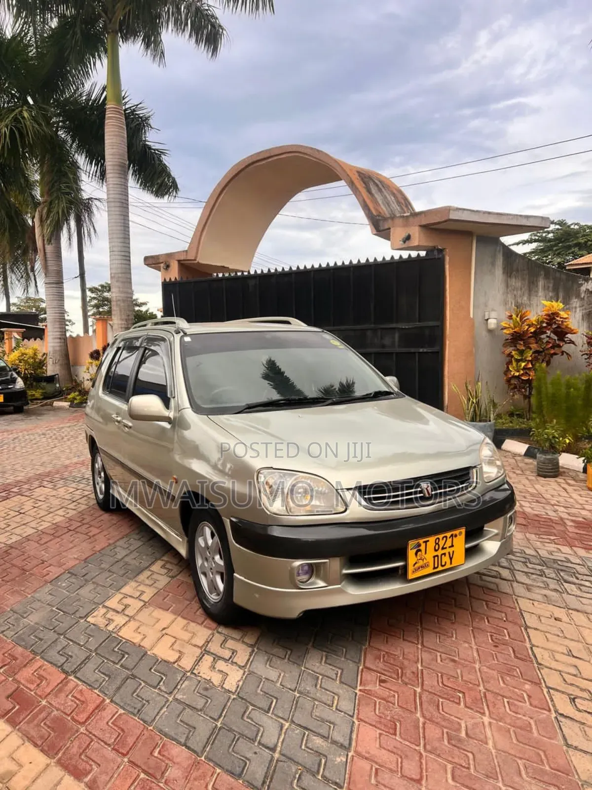 Toyota Raum 2002 Gold