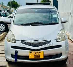 Photo - Toyota Ractis 2010 Silver