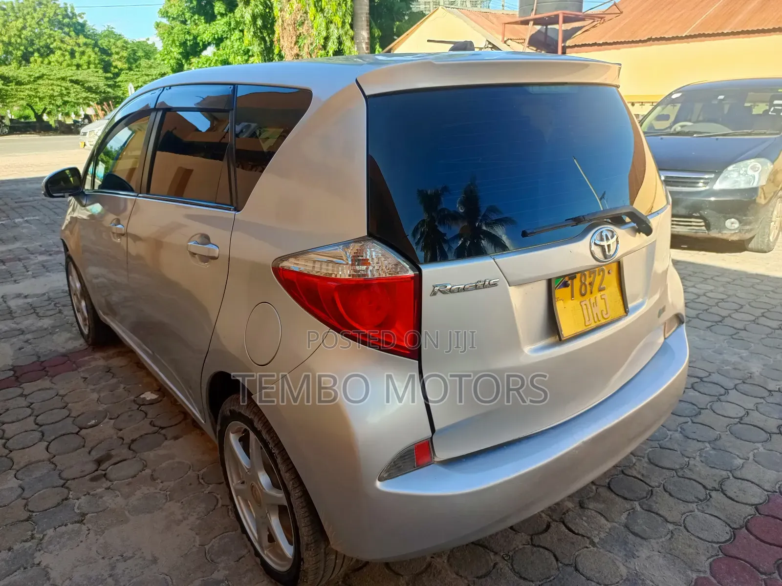 Toyota Ractis 2011 Silver