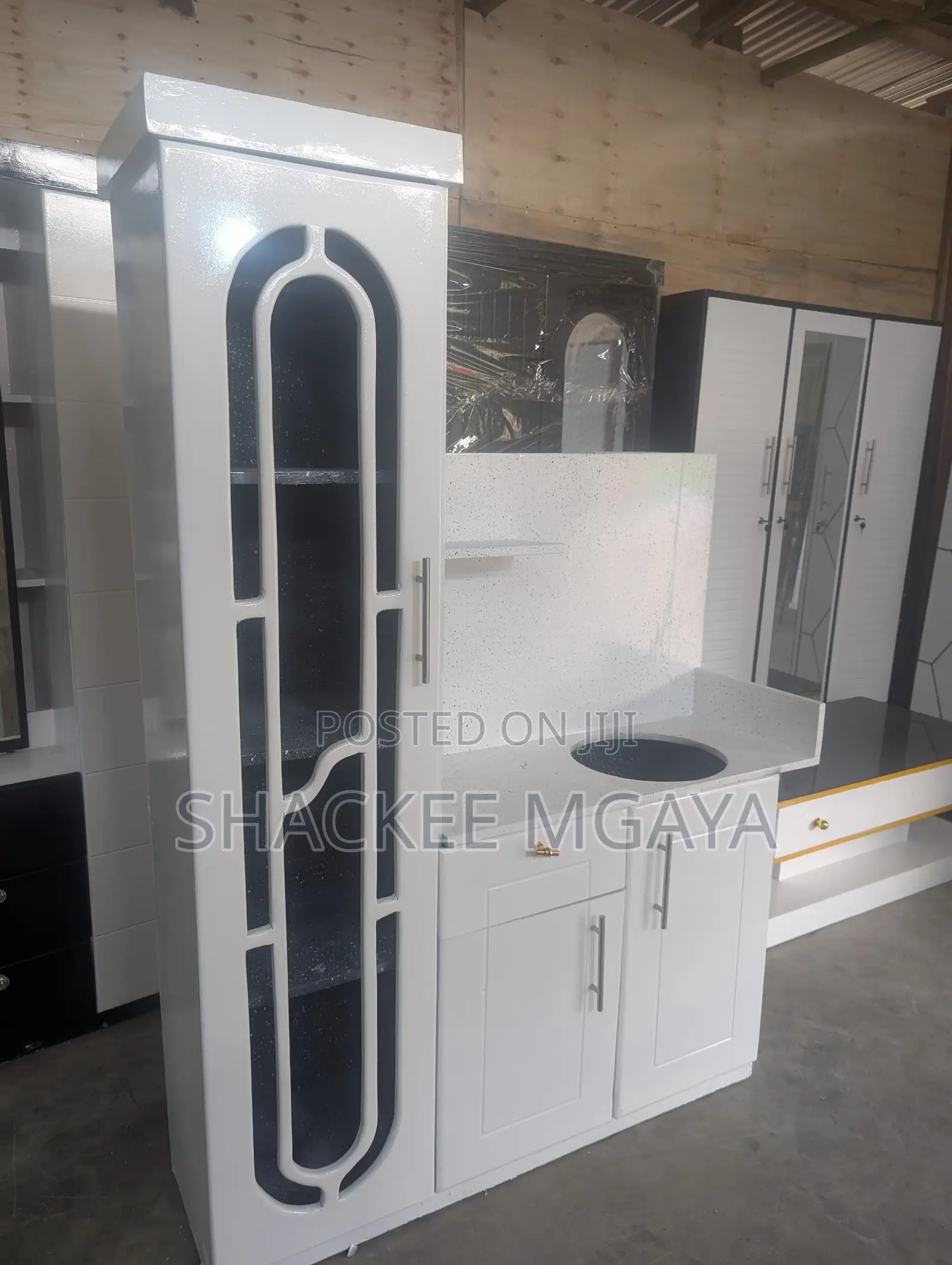 Kabinet Two Doors