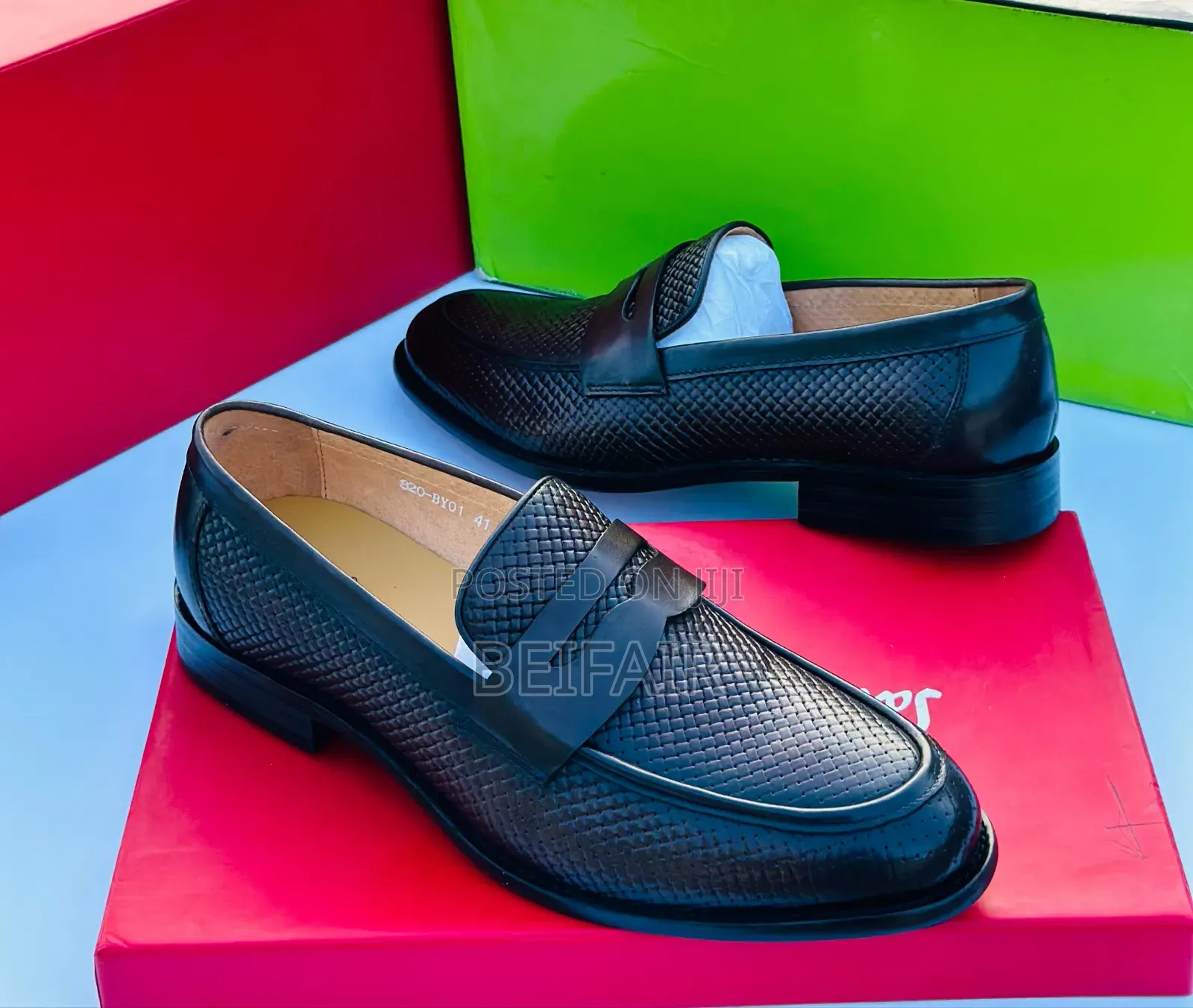 Lv Moccasins