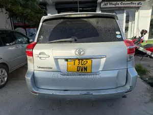 Toyota Vanguard 2011 Silver