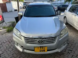Toyota Vanguard 2011 Silver