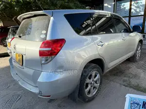 Toyota Vanguard 2011 Silver