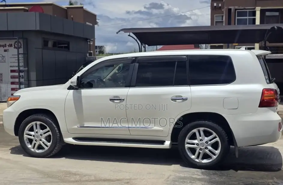 Toyota Land Cruiser 4.6 V8 ZX 2011 White