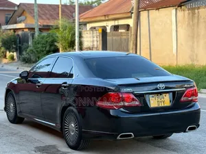 Toyota Crown 2011 Black