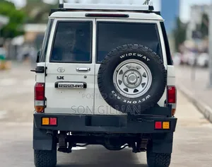 Toyota Land Cruiser 2011 Pearl