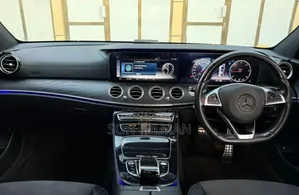 Mercedes-Benz E220 2017 Pearl