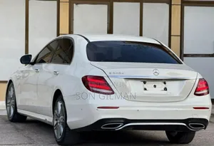 Mercedes-Benz E220 2017 Pearl