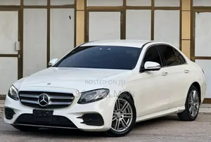 Mercedes-Benz E220 2017 Pearl