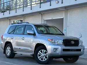 Toyota Land Cruiser 2010 Silver