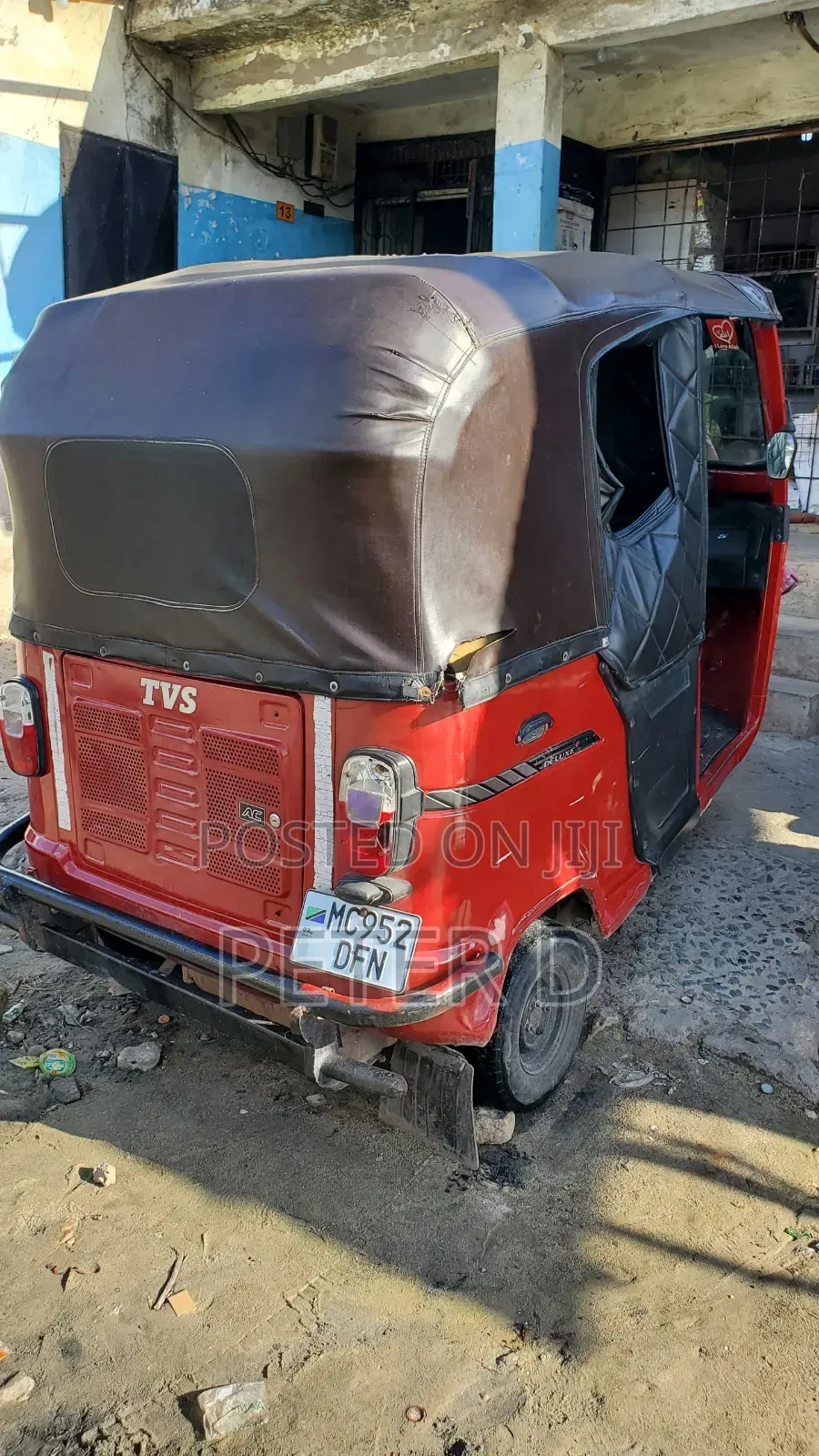 TVS Zeppelin 220 2022 Red