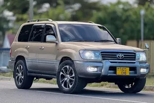 Toyota Land Cruiser 2001 Gold