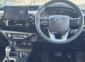 Toyota Hilux 2020 White
