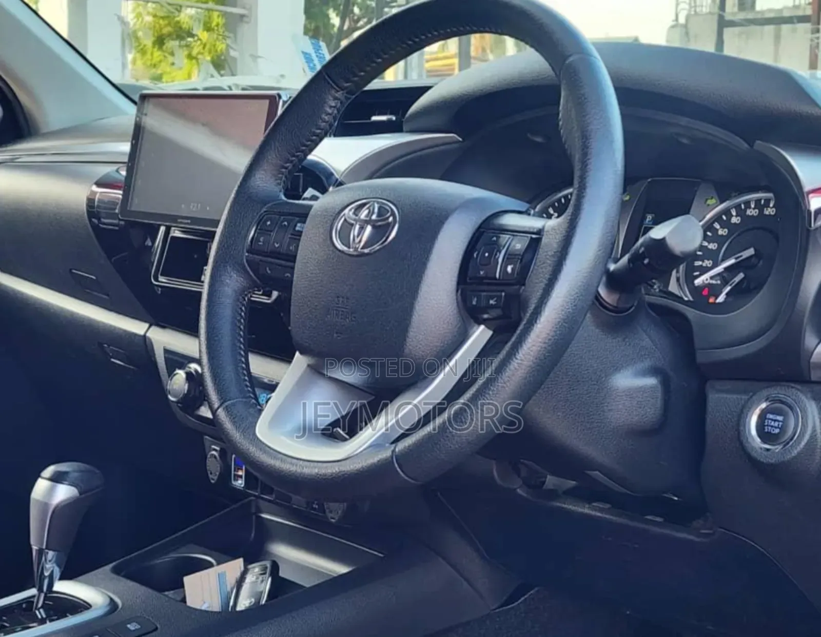 Toyota Hilux 2020 White