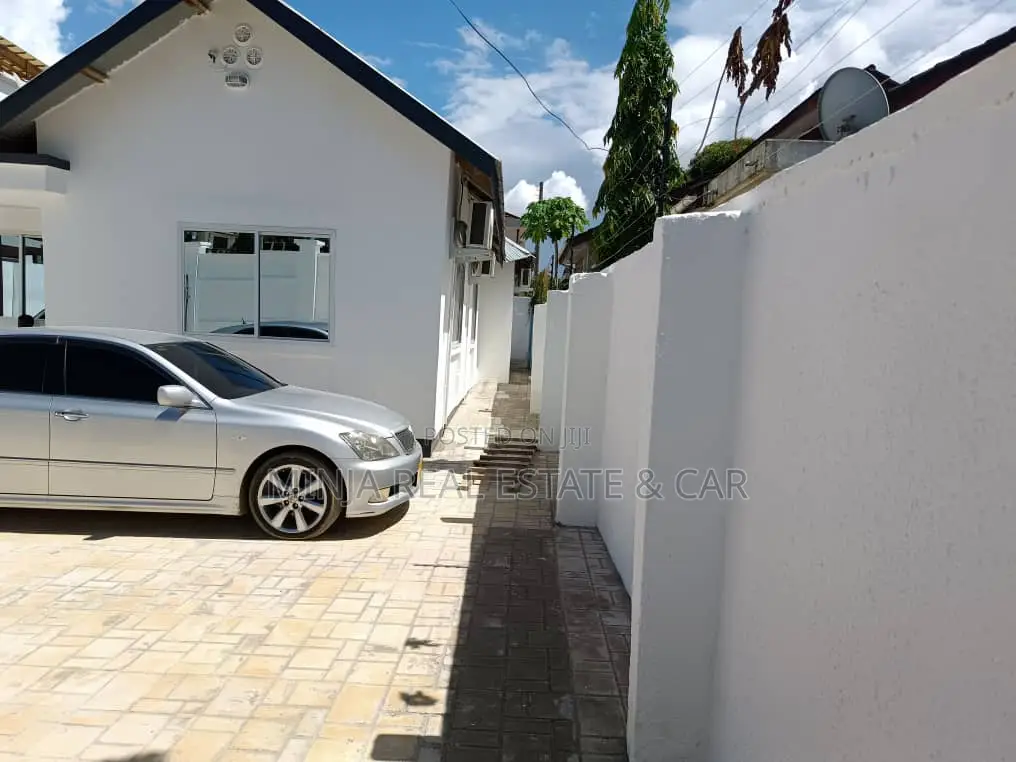 3bdrm House in Mikocheni for rent