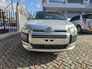Photo - Toyota Succeed SV Premium 2014 Silver