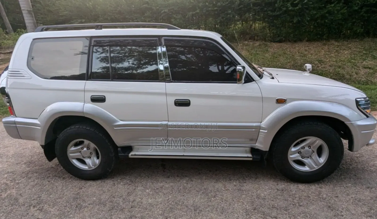 Toyota Land Cruiser Prado 2000 Off white