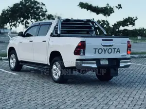 Toyota Hilux 2018 White