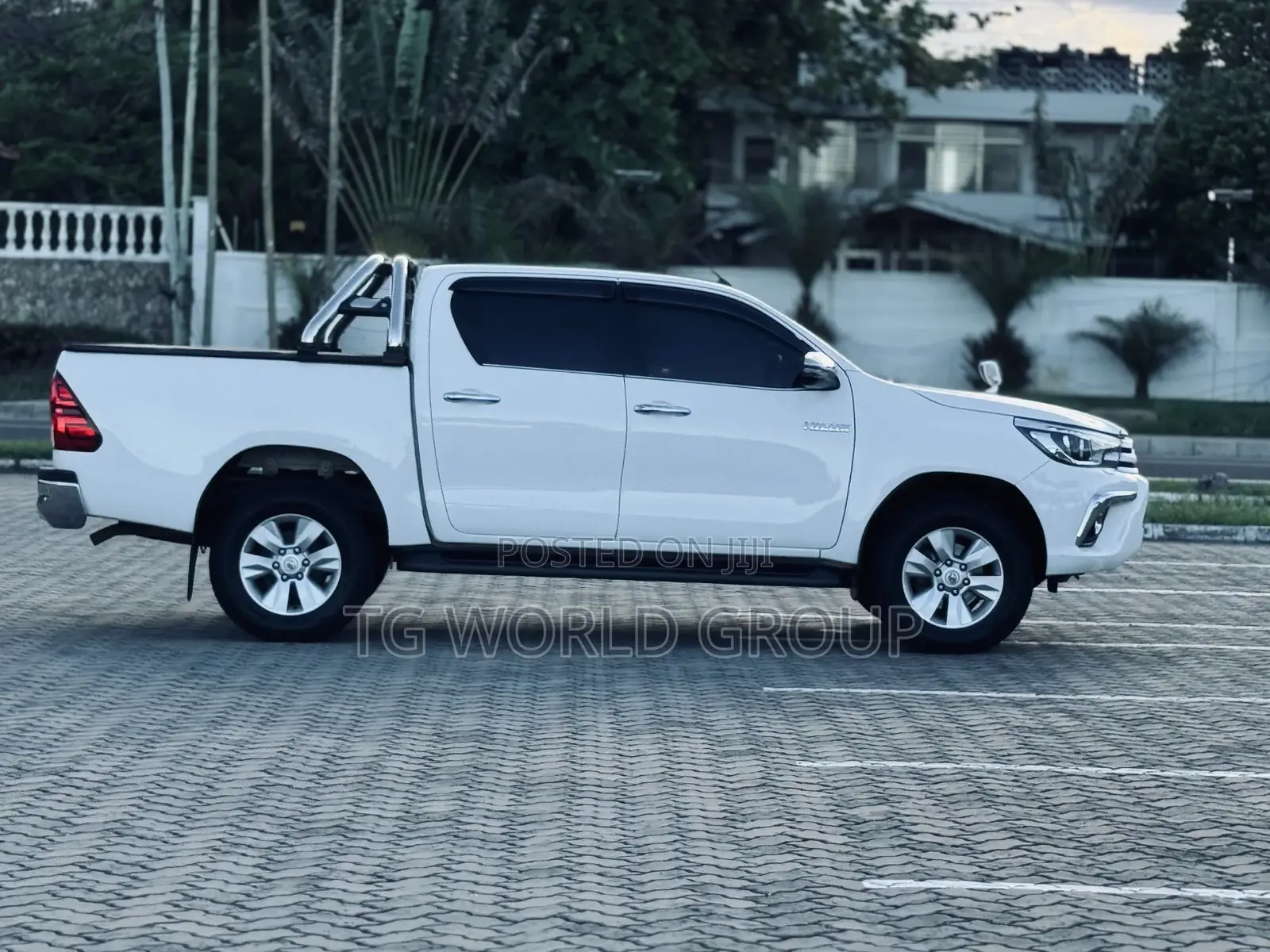 Toyota Hilux 2018 White