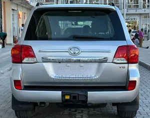 Toyota Land Cruiser 2010 Silver