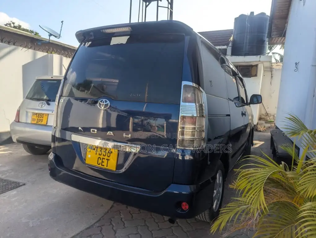Toyota Noah 2005 Black