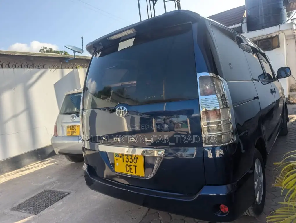 Toyota Noah 2005 Black