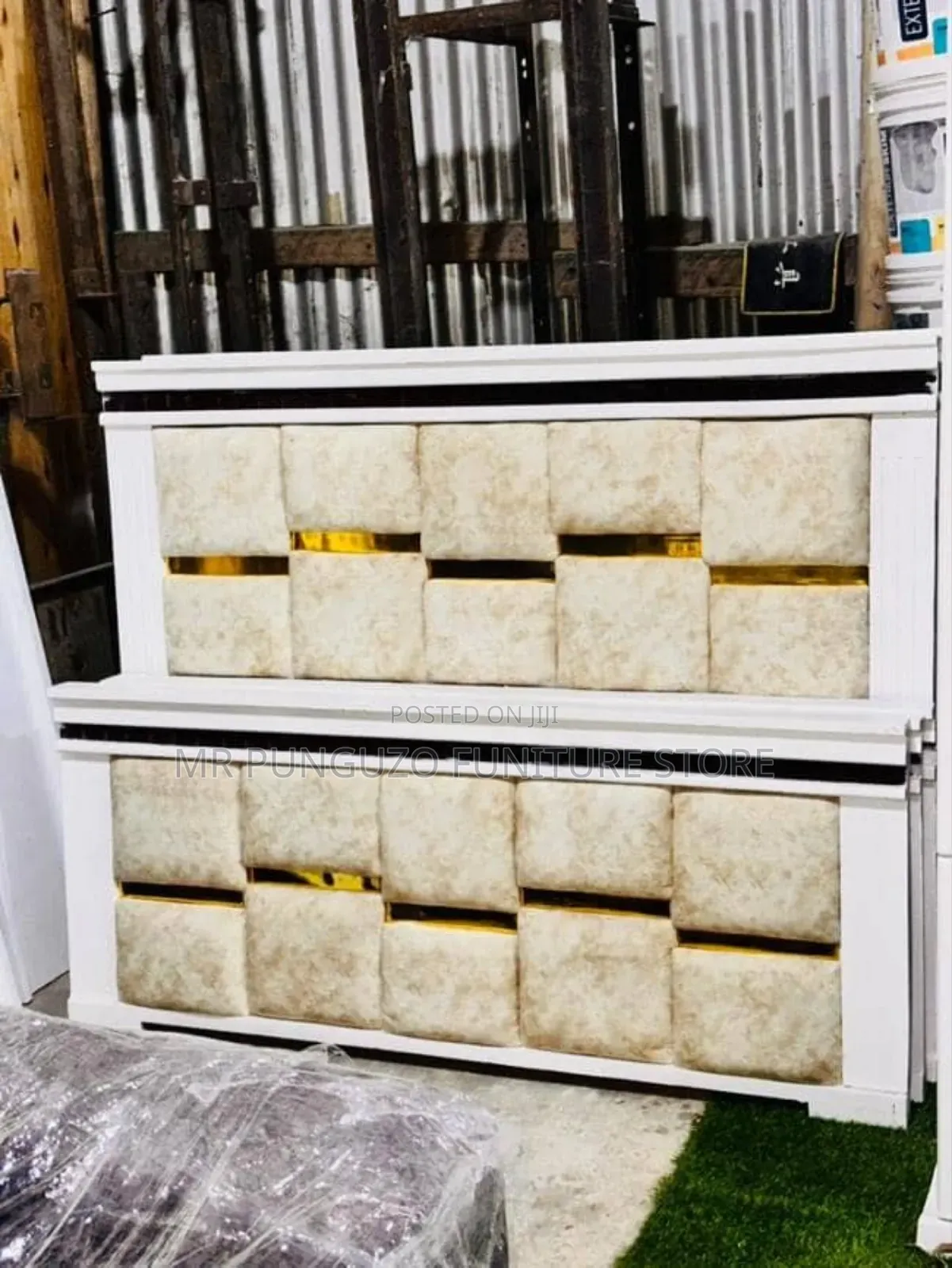 Kitanda Cha Mbao Mixer Sofa 5/6 White and Gold Decoration