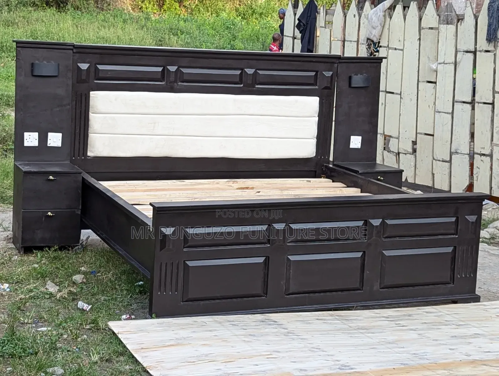 Classic Bed Na Bed Side Zake Vvip