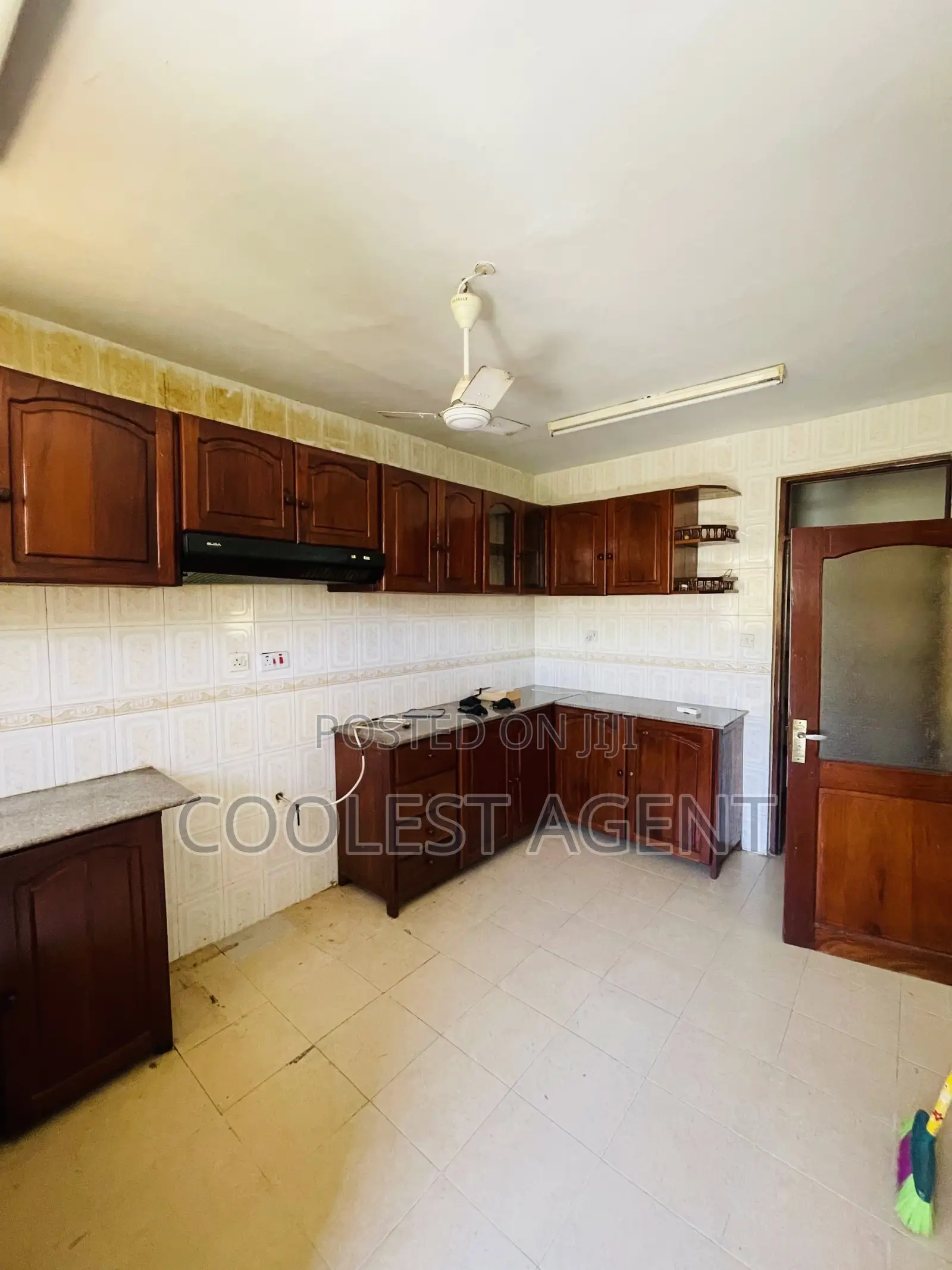 3bdrm Villa in Msasani, Kinondoni for rent