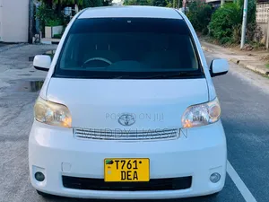 Toyota Porte 2005 White