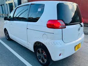 Toyota Porte 2005 White