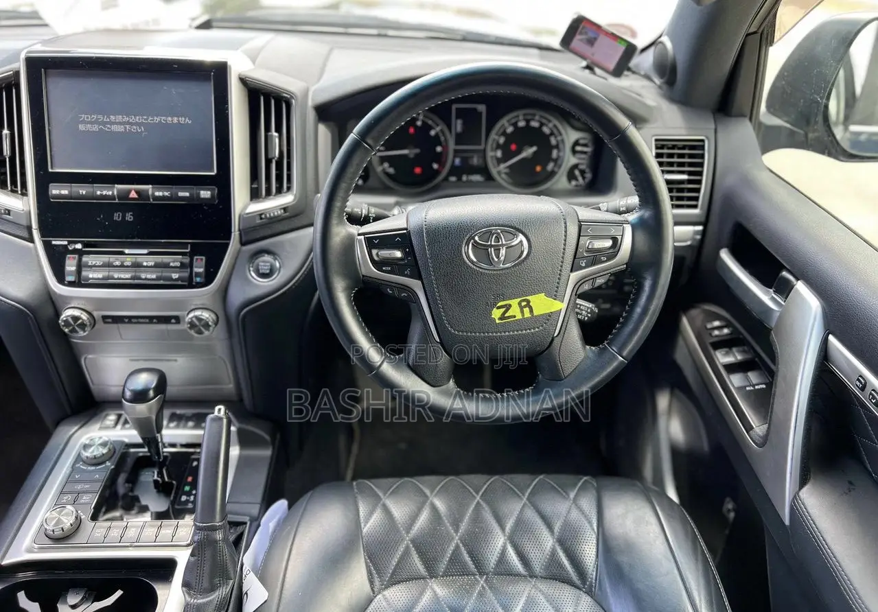 Toyota Land Cruiser 4.6 V8 ZX 2016 Black