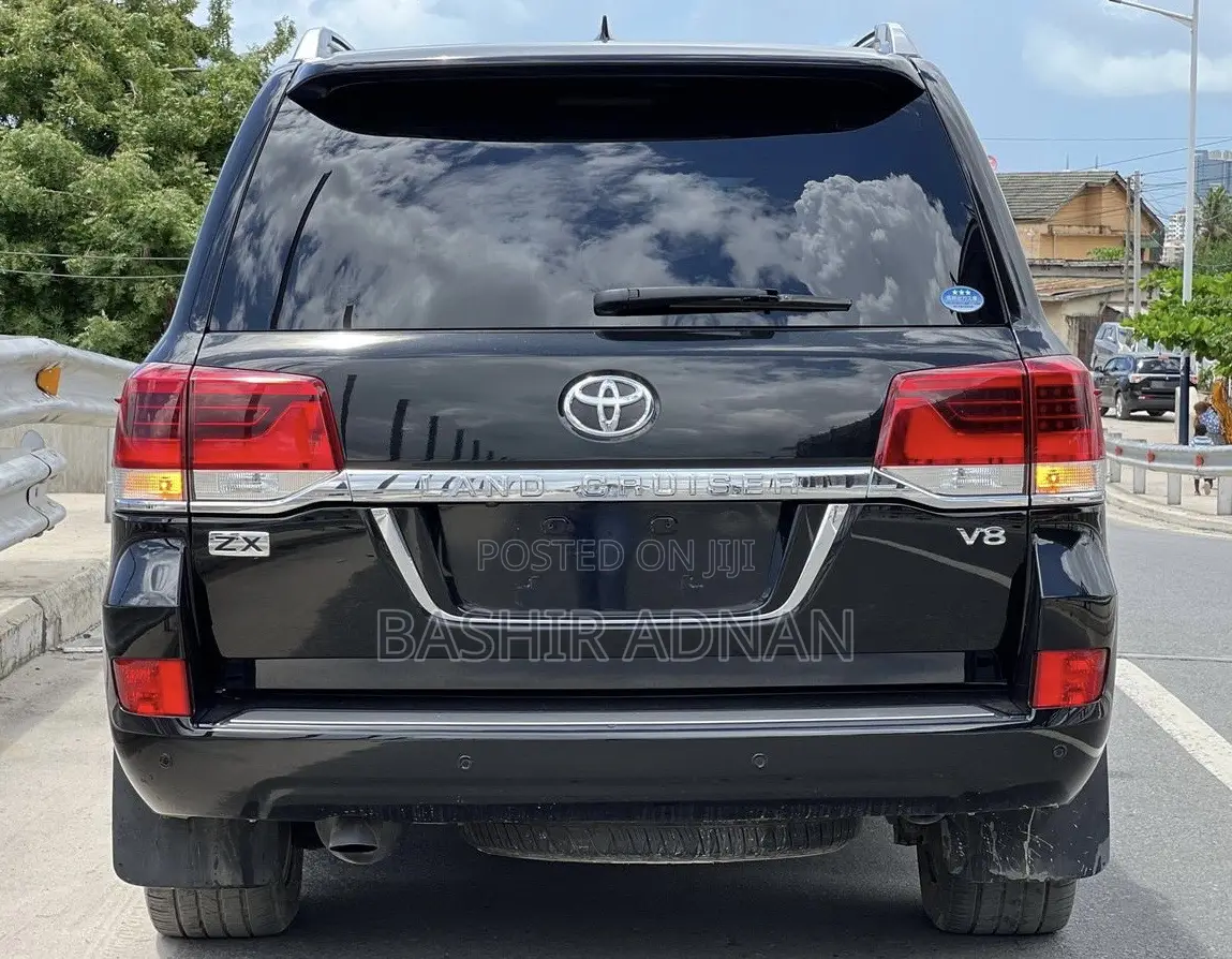 Toyota Land Cruiser 4.6 V8 ZX 2016 Black