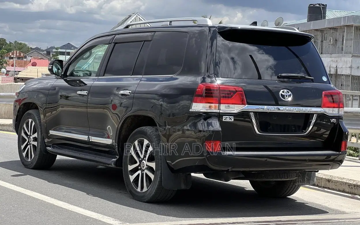 Toyota Land Cruiser 4.6 V8 ZX 2016 Black
