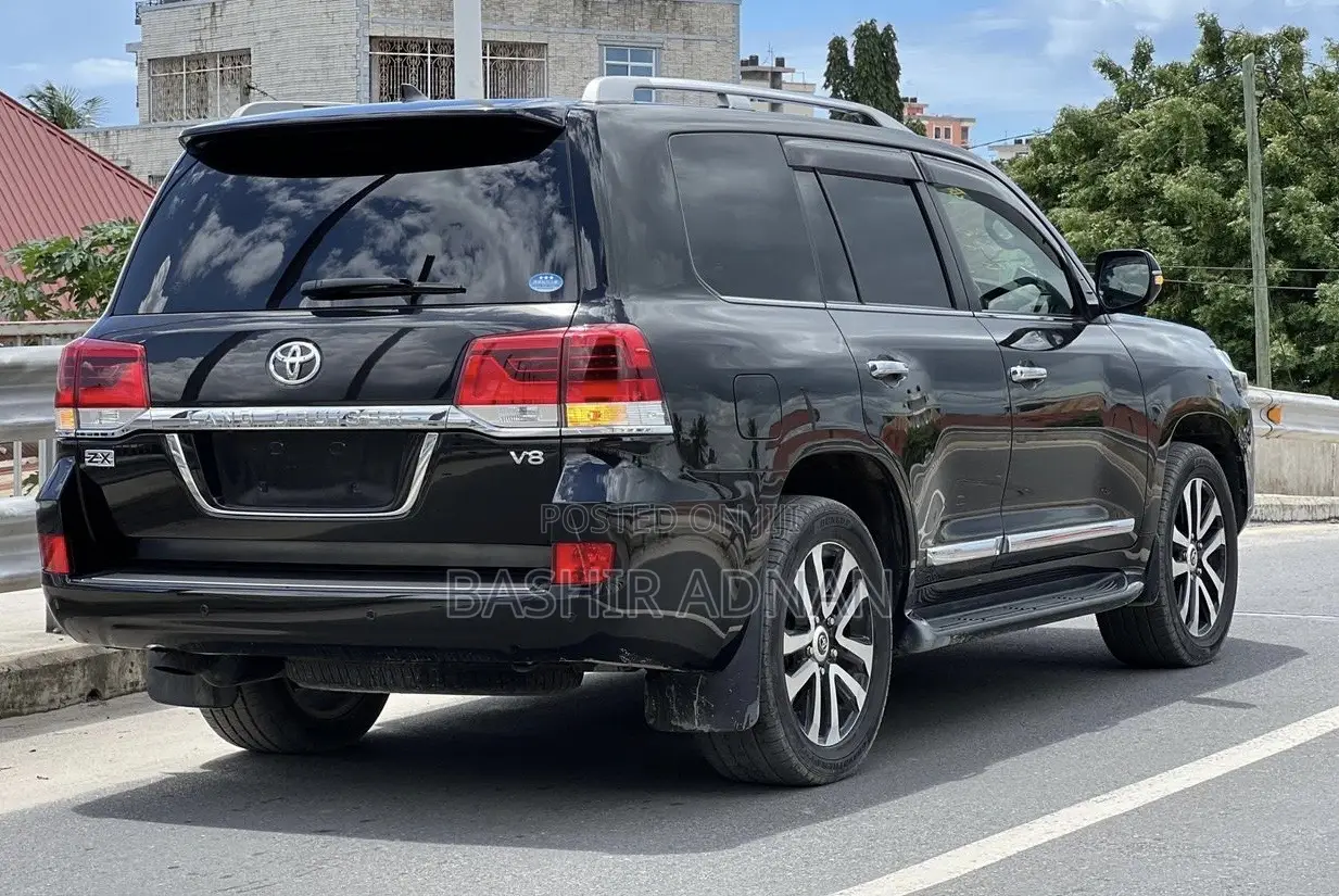 Toyota Land Cruiser 4.6 V8 ZX 2016 Black