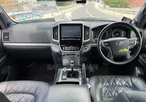Toyota Land Cruiser 4.6 V8 ZX 2016 Black