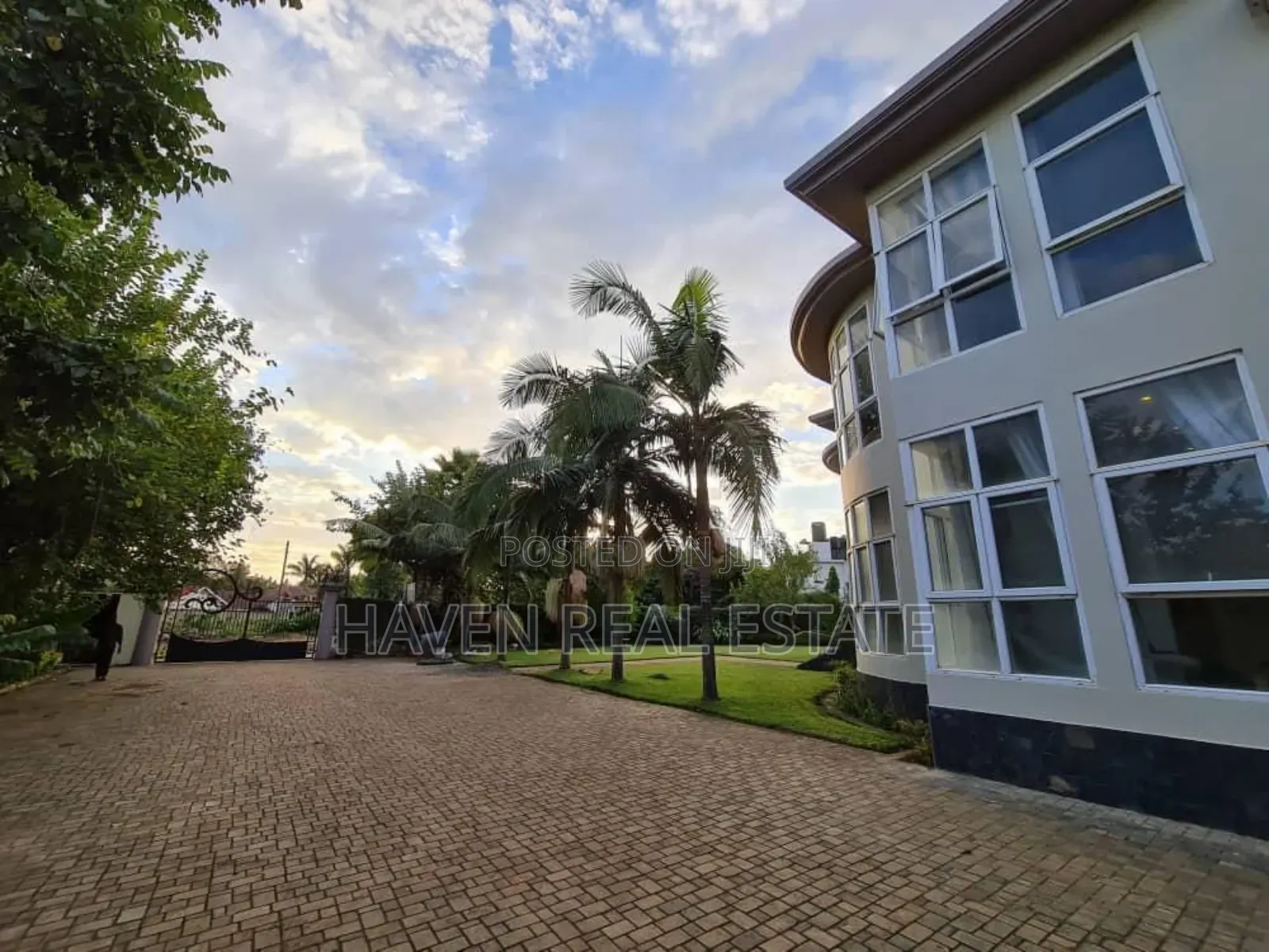 Furnished 5bdrm Mansion in Arusha for sale