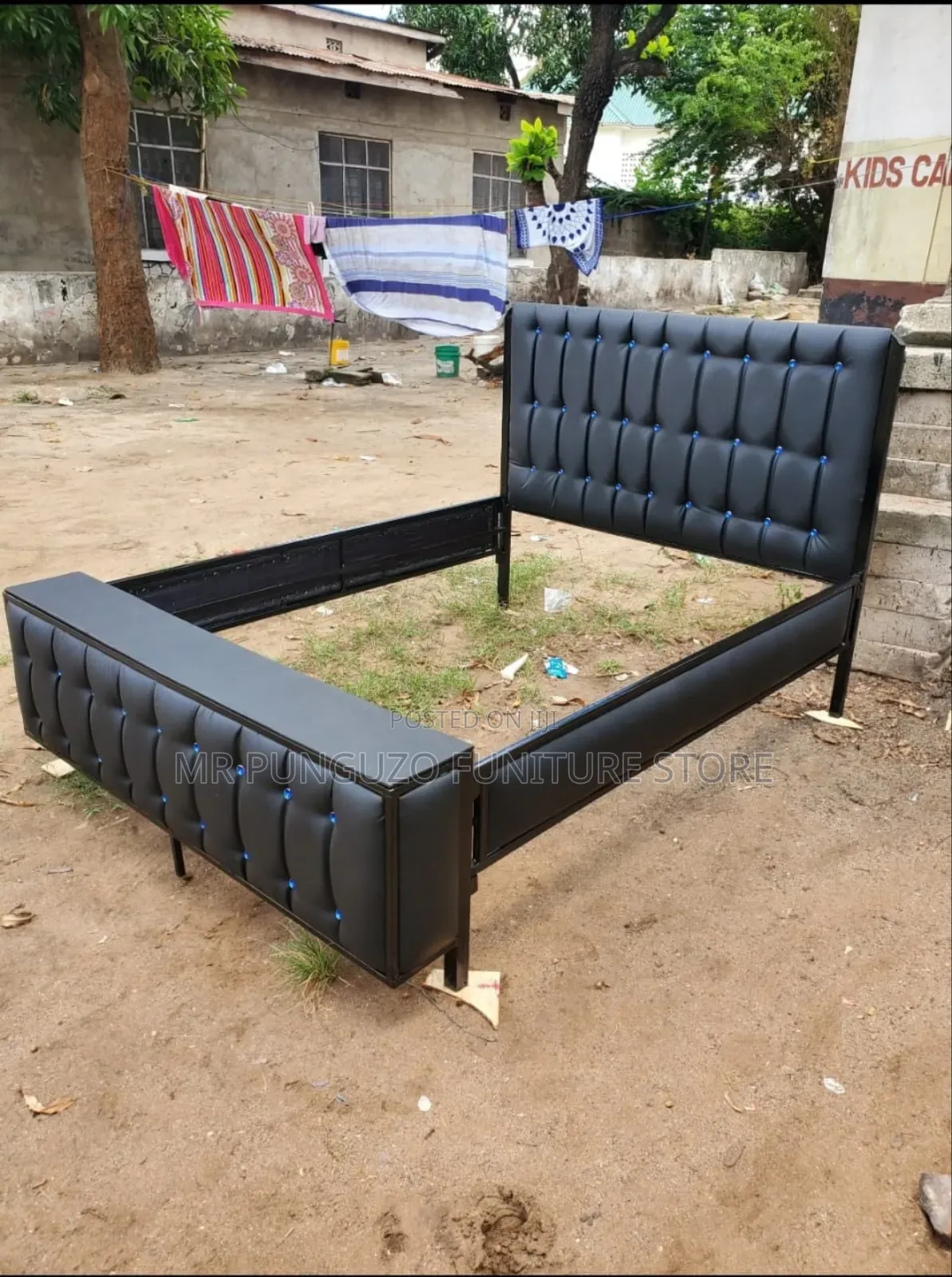 Kitanda Bed Sofa Cha Chuma Classic Sana 5/6 Black