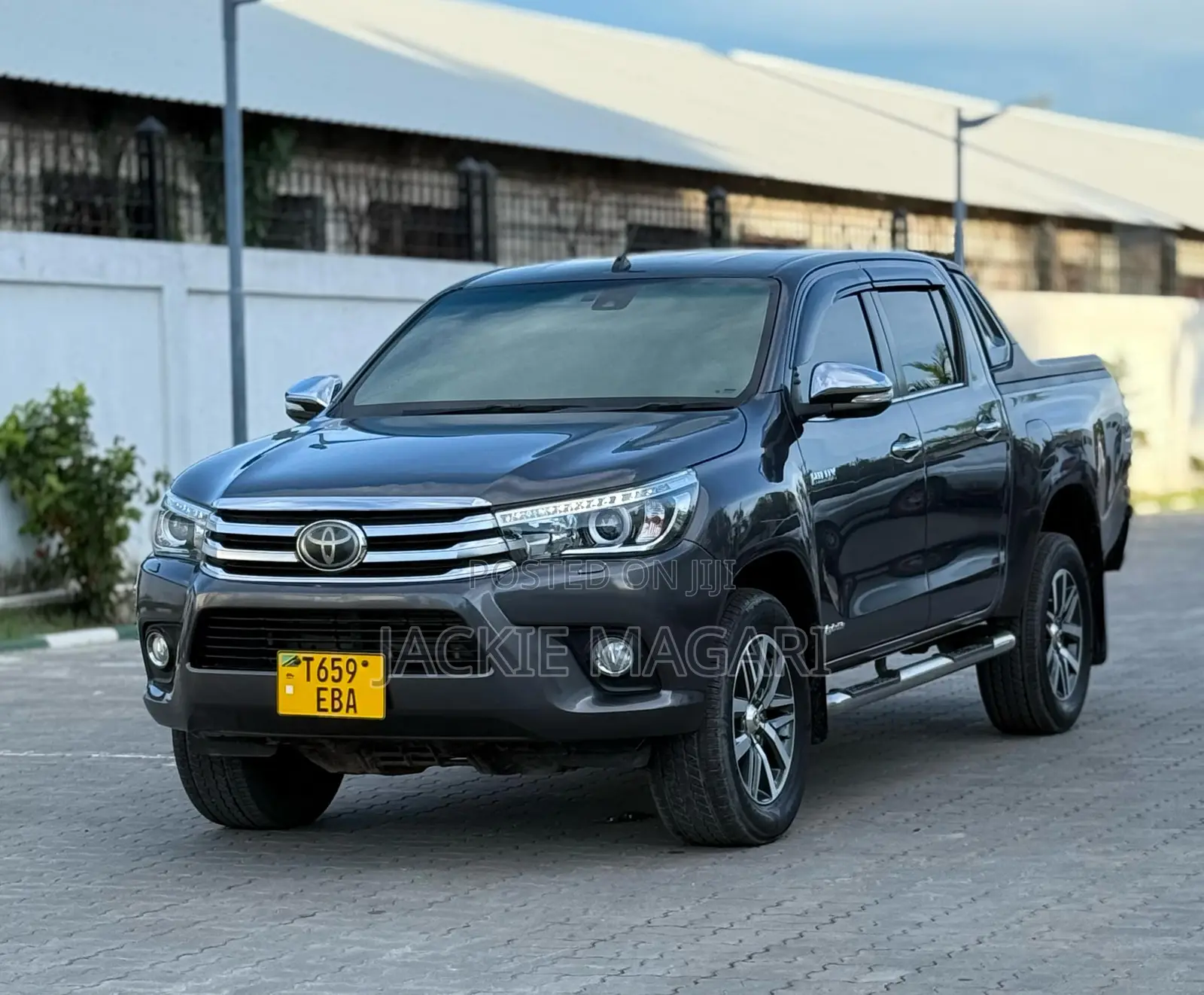 Toyota Hilux 2017 Gray