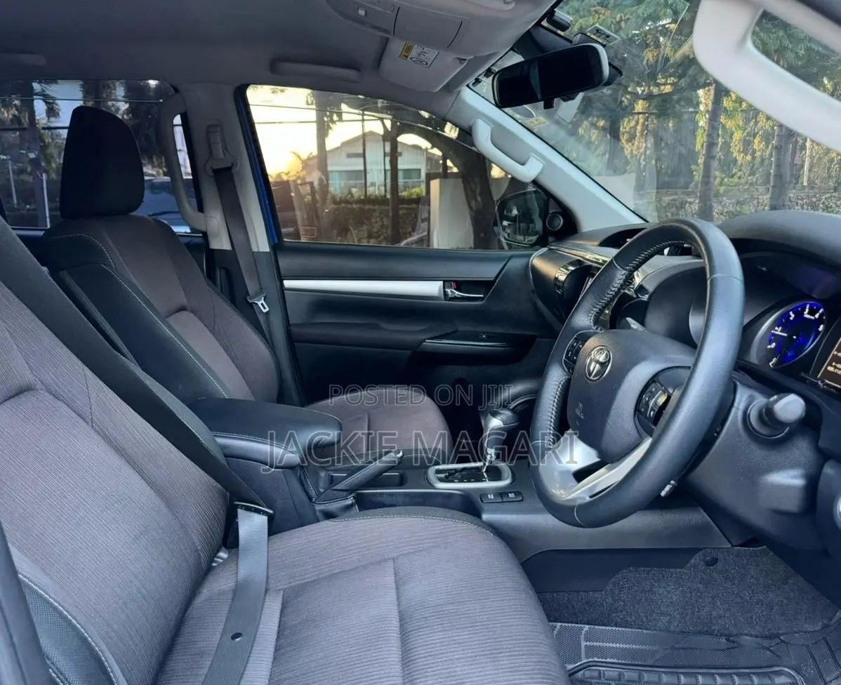 Toyota Hilux 2017 Gray