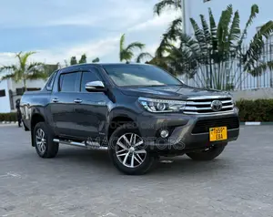 Toyota Hilux Revo Double Cab Deisel 2.4 AWD 2017 Gray