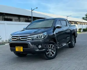 Toyota Hilux Revo Double Cab Deisel 2.4 AWD 2017 Gray