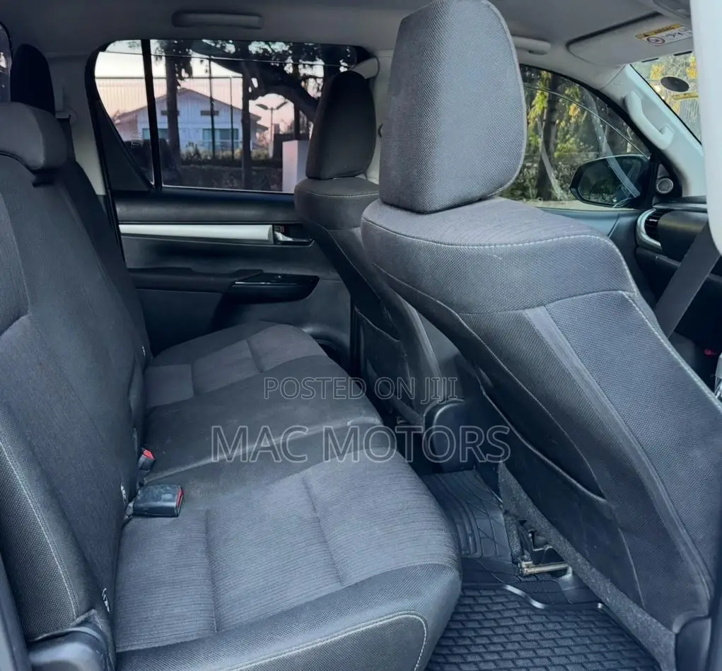 Toyota Hilux Revo Double Cab Deisel 2.4 AWD 2017 Gray