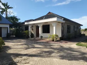 5bdrm House in Mbezibeach Makonde for sale