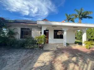5bdrm House in Mbezibeach Makonde for sale
