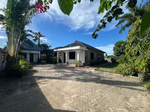 5bdrm House in Mbezibeach Makonde for sale