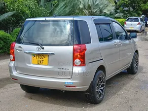 Toyota Raum 2005 Silver