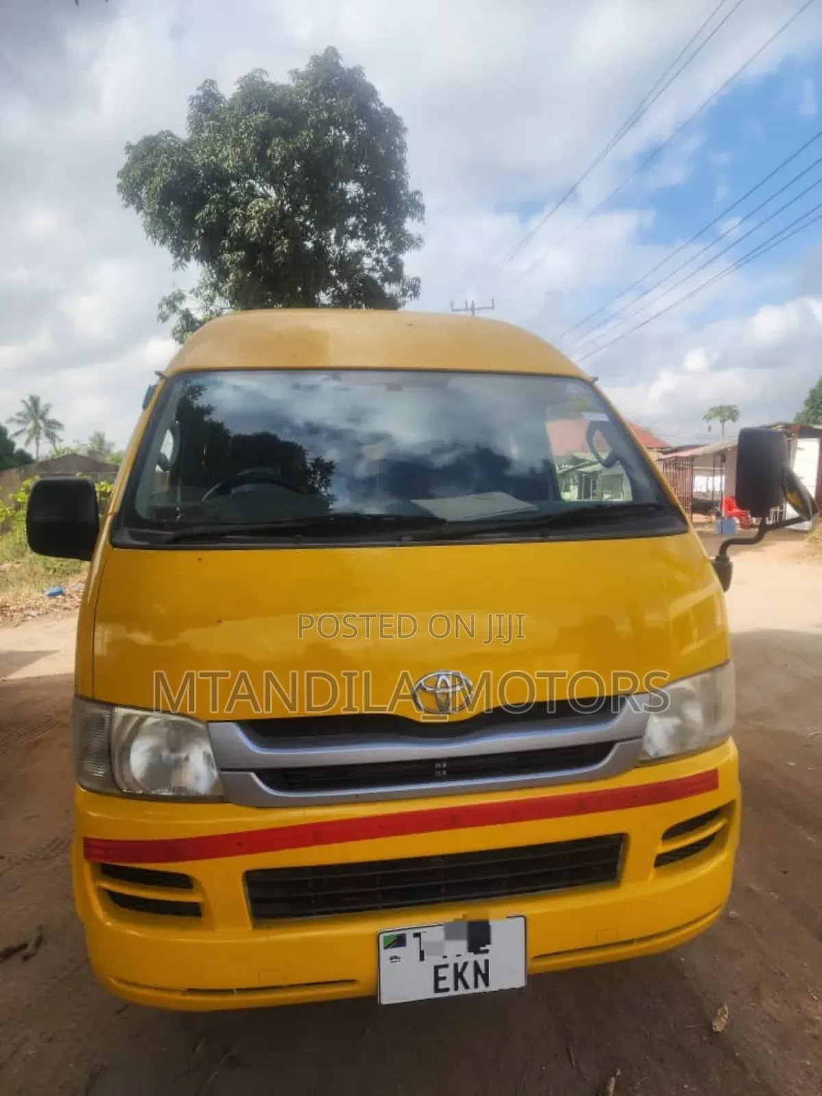 Toyota Quantum 2014 Orange